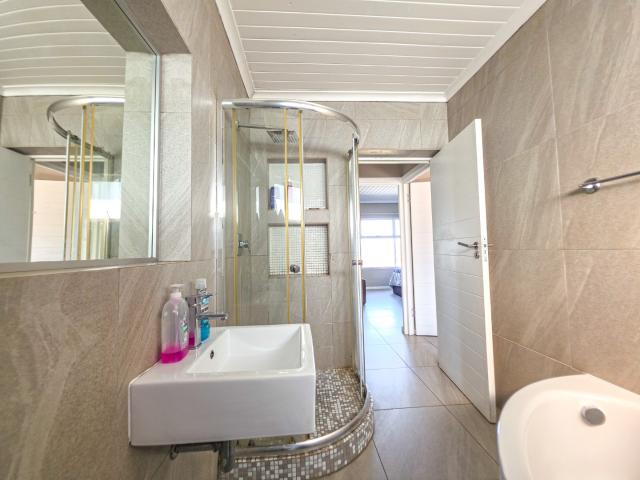 2 Bedroom Apartment / Flat For Sale in Sunnyridge