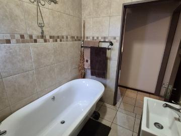 2 Bedroom Apartment / Flat For Sale in Sunnyrock