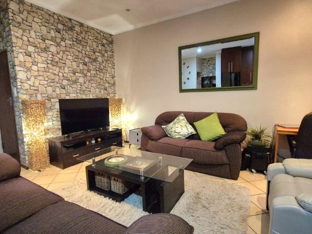 2 Bedroom Apartment / Flat For Sale in Sunnyrock