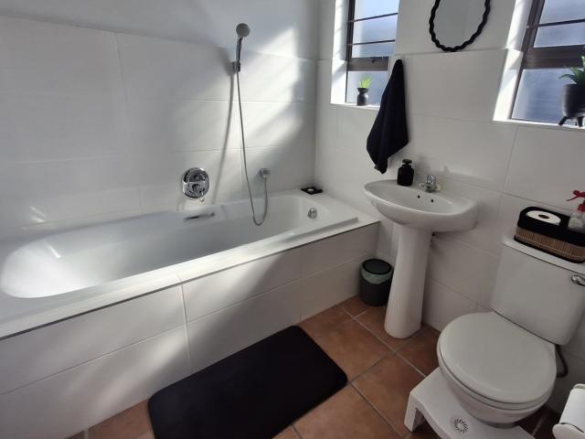 2 Bedroom Apartment / Flat For Sale in Parklands