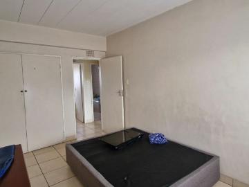 Apartment for sale in Meadowbrook - Parking