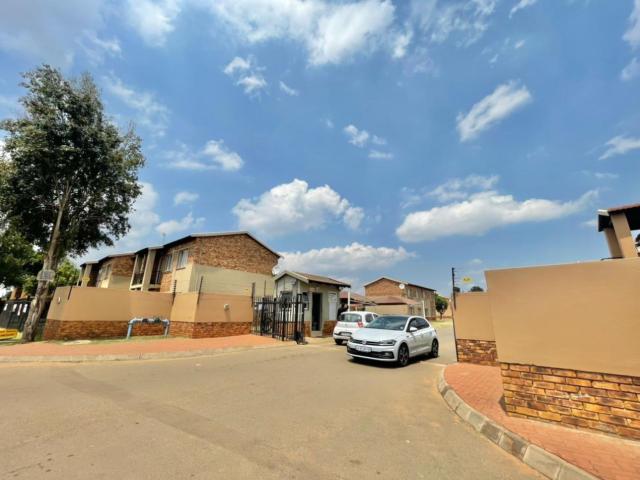 2 Bedroom Apartment / Flat For Sale in Protea Glen