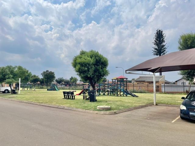 2 Bedroom Apartment / Flat For Sale in Protea Glen