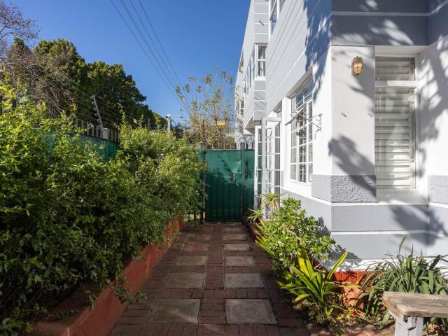 2 Bedroom Apartment / Flat For Sale in Rondebosch