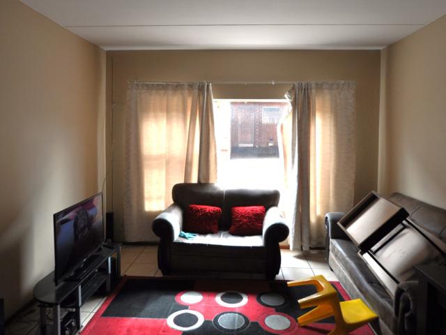 2 Bedroom Apartment / Flat For Sale in Roodepoort