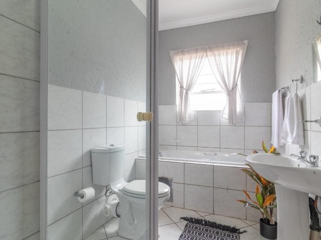 2 Bedroom Apartment / Flat For Sale in Roodepoort West