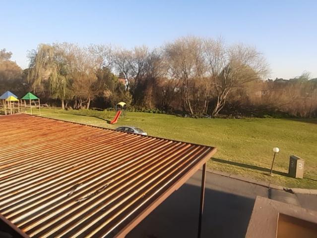 2 Bedroom Apartment / Flat For Sale in Roodepoort West