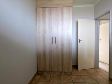 2 Bedroom Apartment / Flat For Sale in Rooihuiskraal North