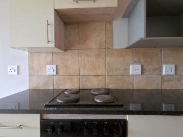 2 Bedroom Apartment / Flat For Sale in Rooihuiskraal North