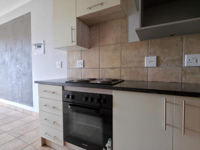 2 Bedroom Apartment / Flat For Sale in Rooihuiskraal North
