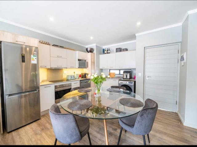 2 Bedroom Apartment / Flat For Sale in Rosebank