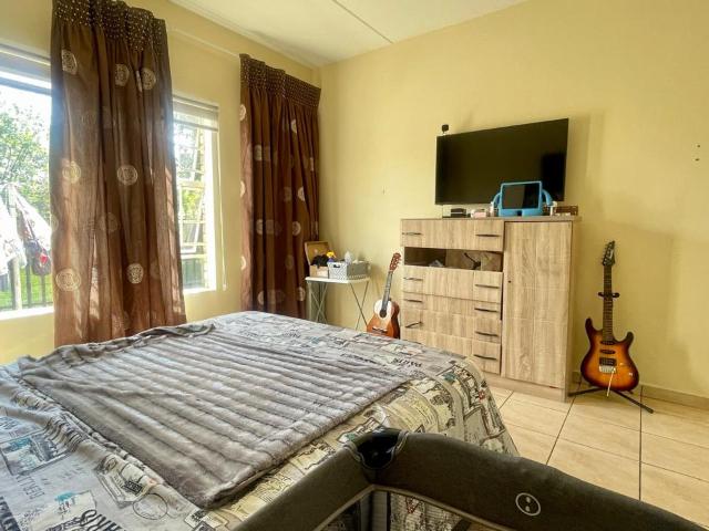 2 Bedroom Apartment / Flat For Sale in Ravenswood