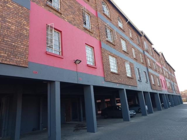 2 Bedroom Apartment / Flat For Sale in Ravenswood