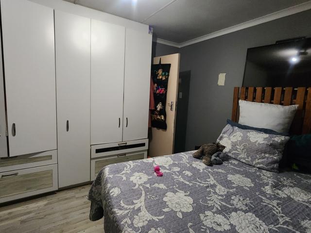 2 Bedroom Apartment / Flat For Sale in Ravenswood