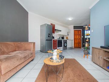 2 Bedroom Apartment / Flat For Sale in Radiokop
