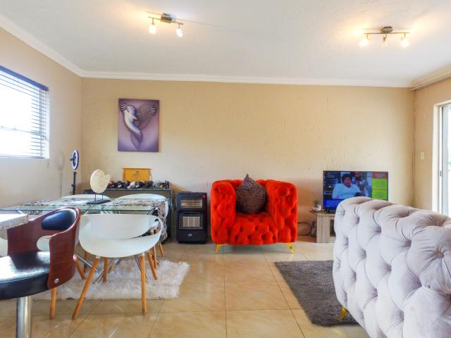 2 Bedroom Apartment / Flat For Sale in Radiokop