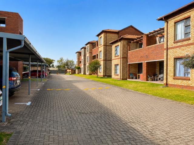 2 Bedroom Apartment / Flat For Sale in Randpark Ridge