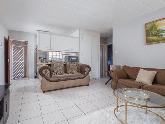 2 Bedroom Apartment / Flat For Sale in Rewlatch