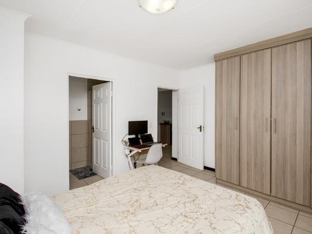 2 Bedroom Apartment / Flat For Sale in Ruimsig