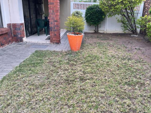 2 Bedroom Apartment / Flat For Sale in Waterval East