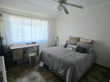 2 Bedroom Apartment / Flat For Sale in Waterkloof Ridge