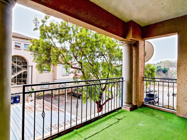 2 Bedroom Apartment / Flat For Sale in Weltevreden Park