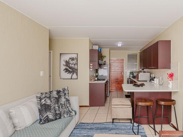 2 Bedroom Apartment / Flat For Sale in Weltevreden Park