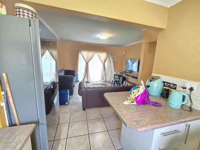 2 Bedroom Apartment / Flat For Sale in Weltevreden Park