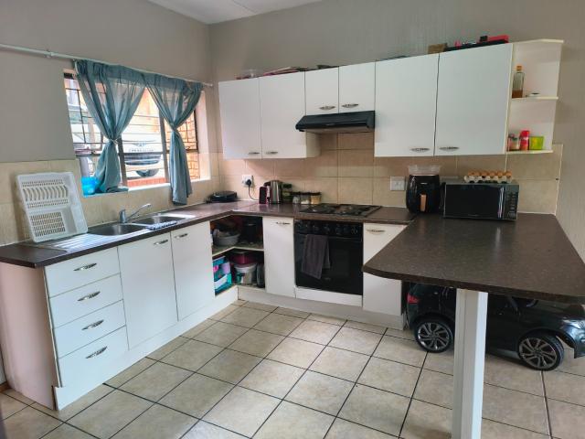 2 Bedroom Apartment / Flat For Sale in Weltevreden Park