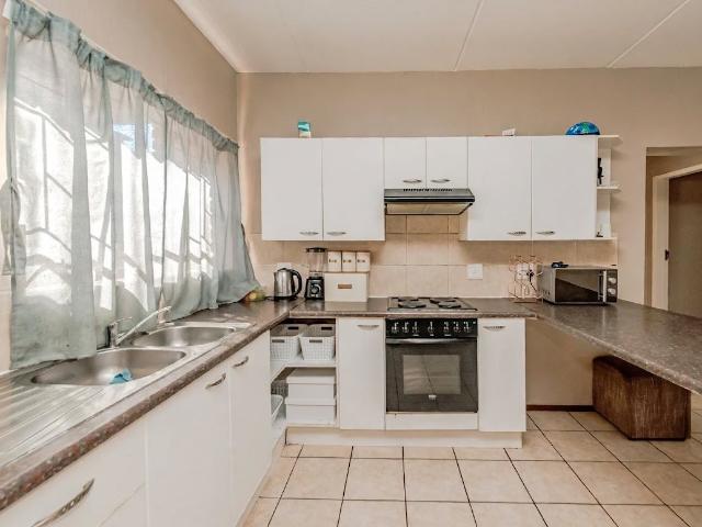 2 Bedroom Apartment / Flat For Sale in Weltevreden Park