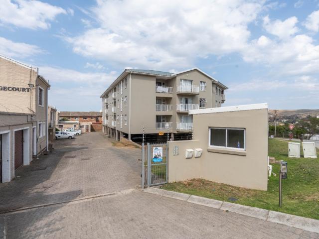 2 Bedroom Apartment / Flat For Sale in West Hill