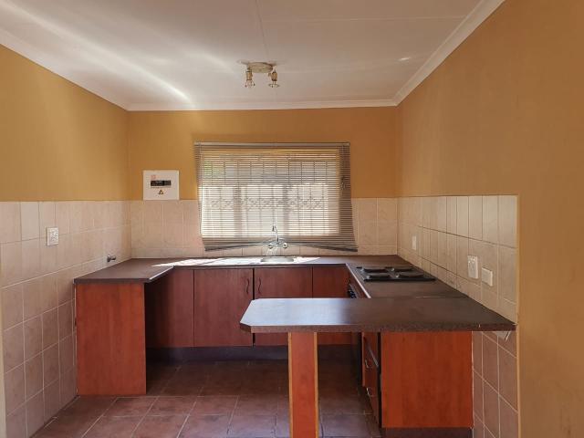 2 Bedroom Apartment / Flat For Sale in Witpoortjie