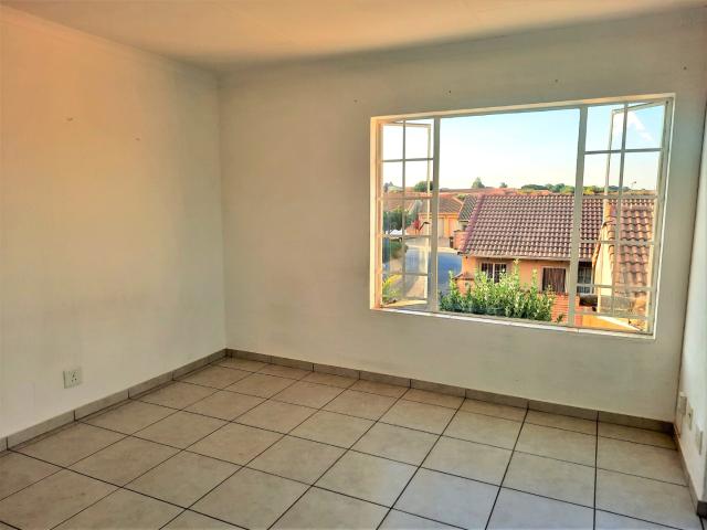 2 Bedroom Apartment / Flat For Sale in Willow Park Manor