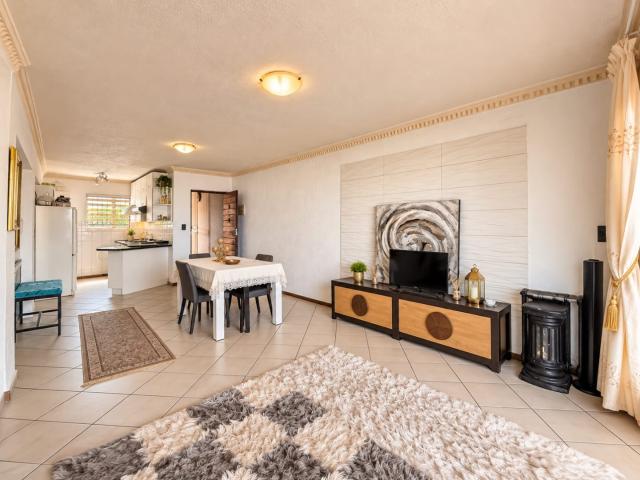 2 Bedroom Apartment / Flat For Sale in Winchester Hills