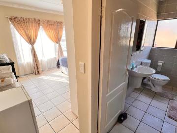 2 Bedroom Apartment / Flat For Sale in Winchester Hills