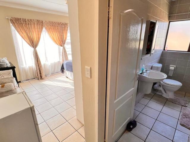 2 Bedroom Apartment / Flat For Sale in Winchester Hills