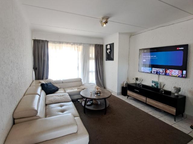 2 Bedroom Apartment / Flat For Sale in Winchester Hills