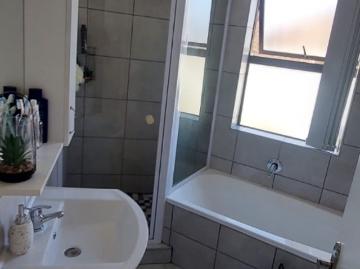 2 Bedroom Apartment / Flat For Sale in Table View