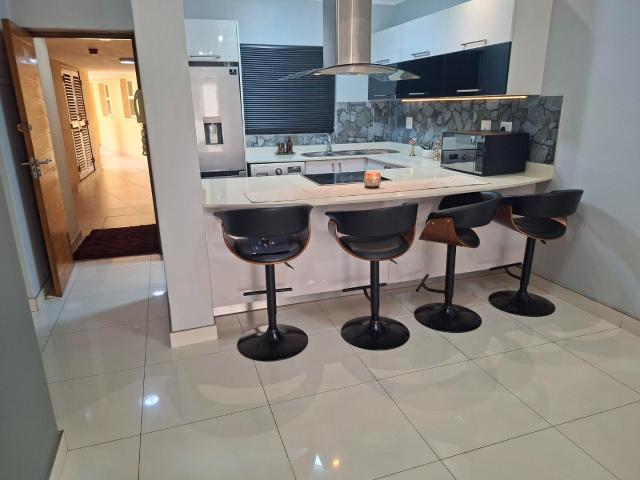 2 Bedroom Apartment / Flat For Sale in Umhlanga Ridge