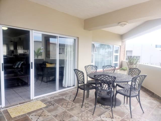 2 Bedroom Apartment / Flat For Sale in Uvongo Beach