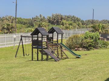 2 Bedroom Apartment / Flat For Sale in Uvongo