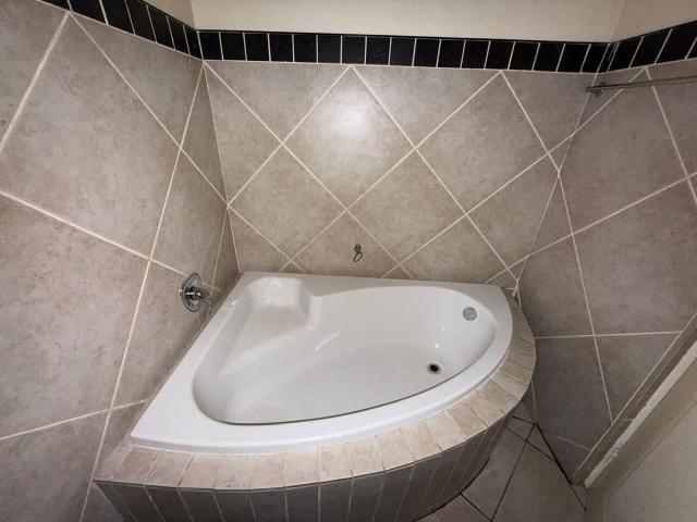 2 Bedroom Apartment / Flat For Sale in Vanderbijlpark SE 8