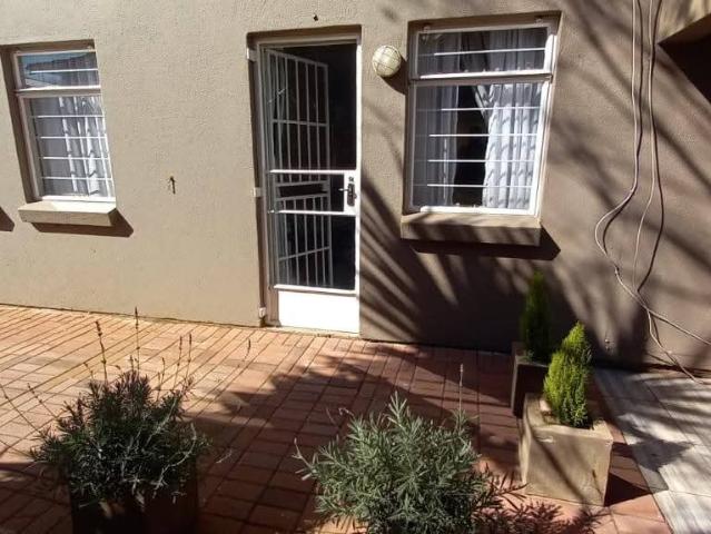 2 Bedroom Apartment / Flat For Sale in Verwoerdpark