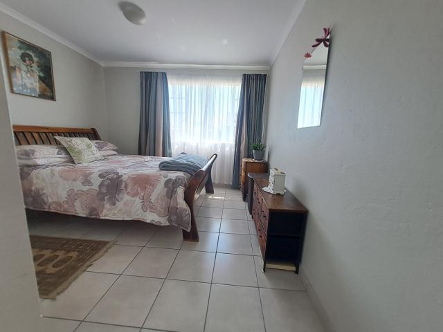 2 Bedroom Apartment / Flat For Sale in Verwoerdpark