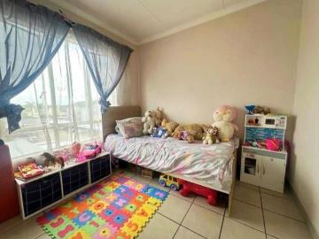 2 Bedroom Apartment / Flat For Sale in Verwoerdpark