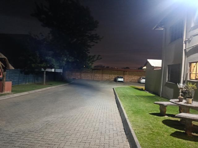 2 Bedroom Apartment / Flat For Sale in Verwoerdpark