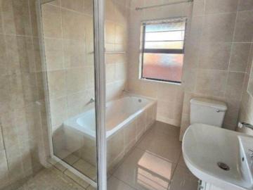 2 Bedroom Apartment / Flat For Sale in Verwoerdpark