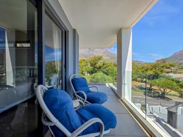 2 Bedroom Apartment / Flat For Sale in Vredehoek