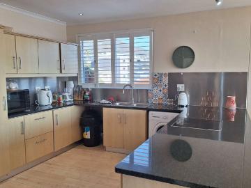 2 Bedroom Apartment / Flat For Sale in Vredehoek