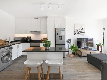 2 Bedroom Apartment / Flat For Sale in Zonnebloem